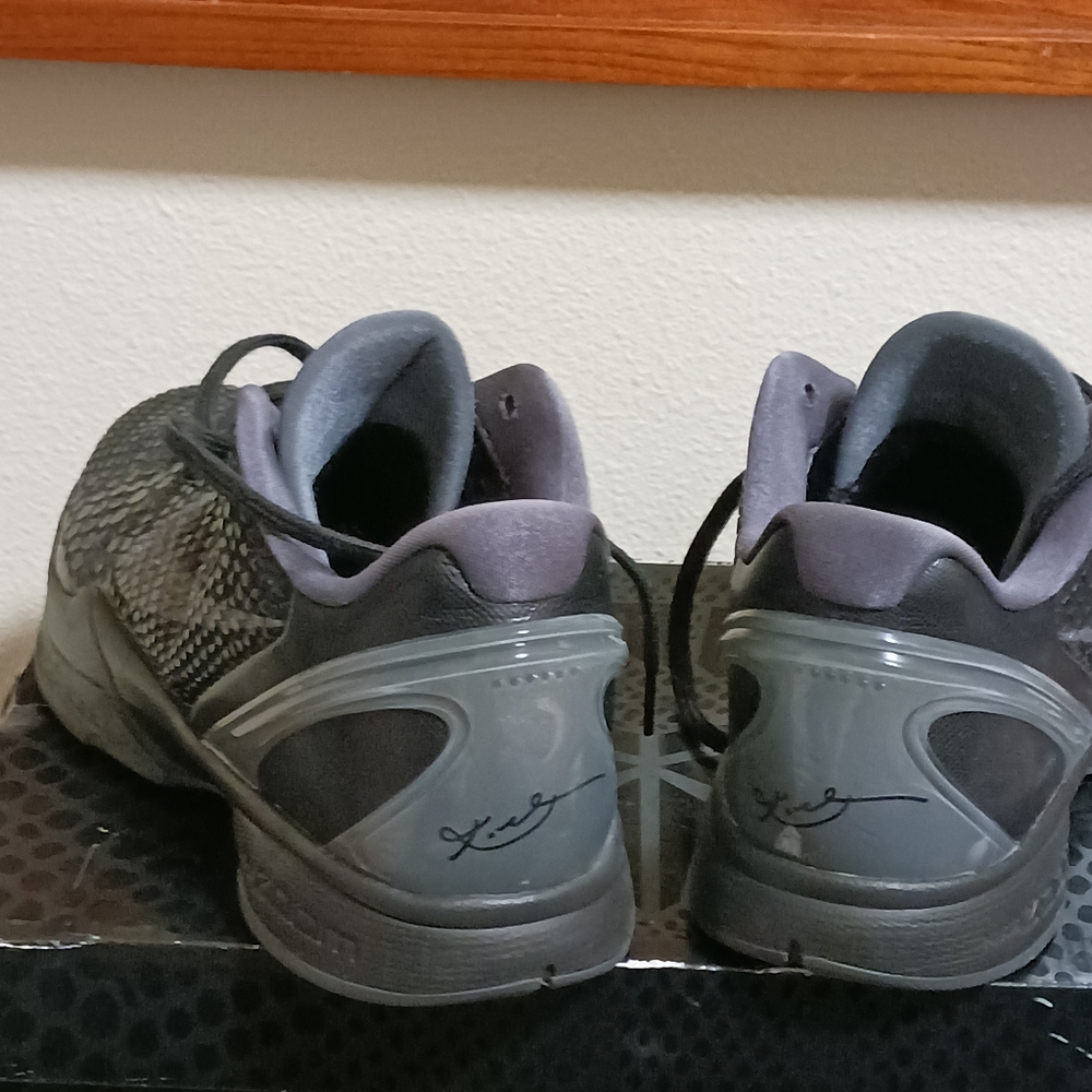 Kobe 6s Fade to Black new inbox size 13s never worn